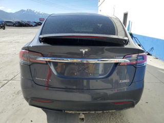 Tesla Model X foto 6