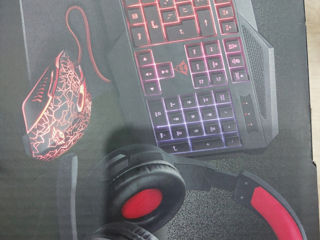 Trust ziva 4 în1 Gaming Bundle. Set de tastatura și mouse,căști și mouse pad. foto 2