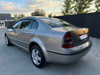 Skoda Superb foto 2