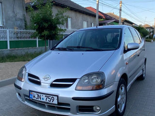 Nissan Almera Tino foto 1