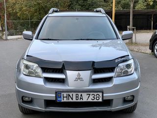 Mitsubishi Outlander foto 1