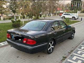 Mercedes E-Class foto 3