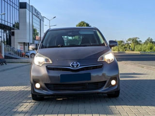 Toyota Verso-S, 2011