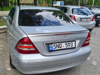 Mercedes C-Class foto 2