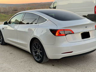 Tesla Model 3 foto 3