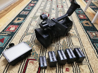 Sony HDR-AX2000E фото 1
