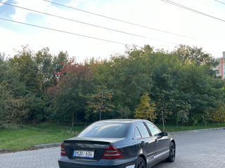 Mercedes C-Class foto 3