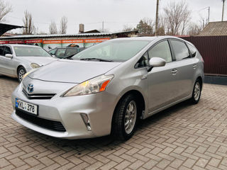 Toyota Prius v foto 3