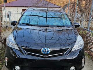 Toyota Prius v foto 3