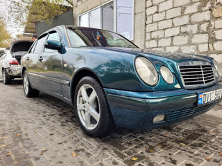 Mercedes E-Class foto 9