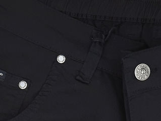 Чёрные из натуральной ткани шорты с карманамик карго. foto 6