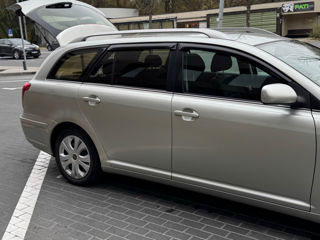 Toyota Avensis foto 4