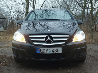 Mercedes B-Class foto 1