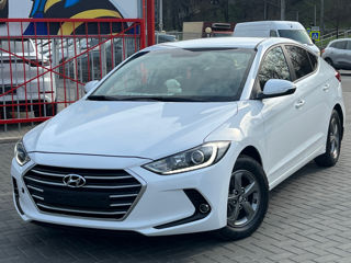 Hyundai Elantra foto 1