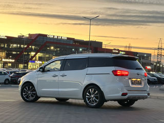 KIA Carnival foto 2