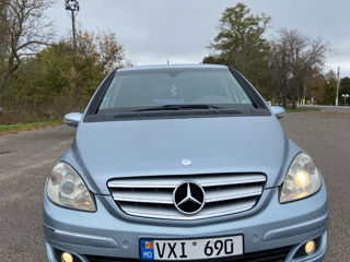 Mercedes B-Class foto 2