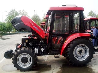 Колесный трактор YTO LX804F – полноприводный трактор для фруктовых садов и виноградников. foto 1