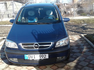 Opel Zafira foto 1