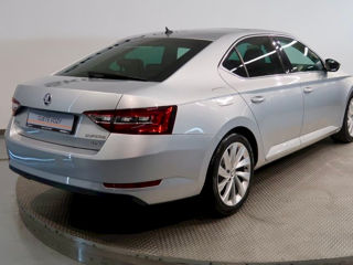 Skoda Superb foto 2