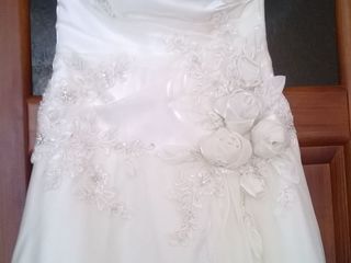 Продам красивое свадебное платье на корсете. foto 5