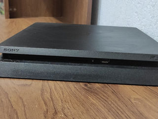 Vând PlayStation 4 Slim foto 2