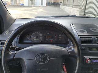 Toyota Picnic foto 3