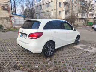 Mercedes B-Class foto 2