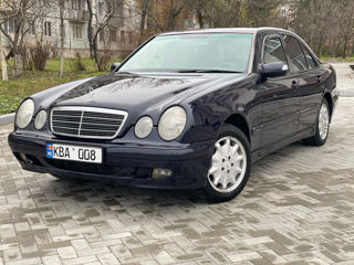 Mercedes E-Class foto 2