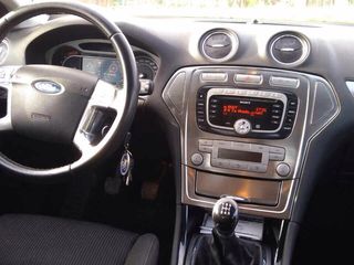 Ford Mondeo foto 2