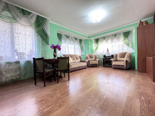 Apartament cu 2 camere, 65 m², Botanica, Chișinău foto 2