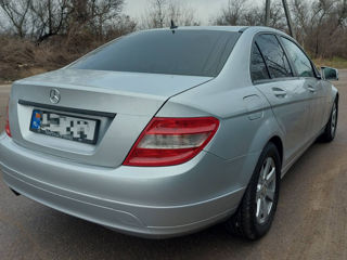 Mercedes C-Class foto 2