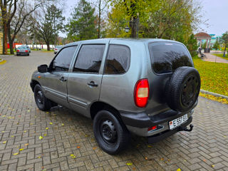 Chevrolet Niva foto 4