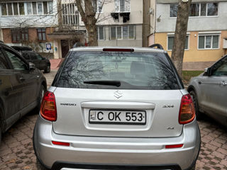 Suzuki SX4 foto 1