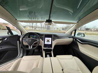 Tesla Model X foto 8