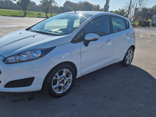 Ford Fiesta foto 2