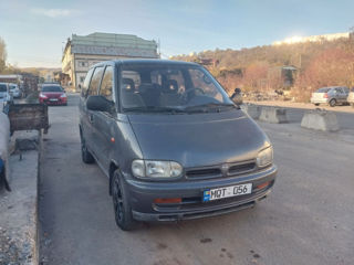 Nissan Serena foto 5