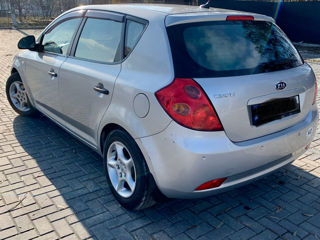 KIA Ceed foto 2