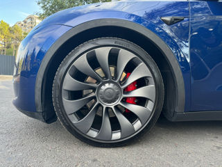 Tesla Model Y foto 6