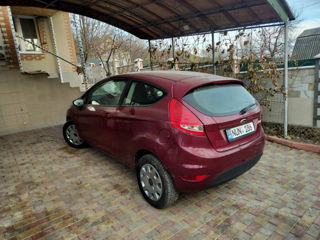 Ford Fiesta foto 3