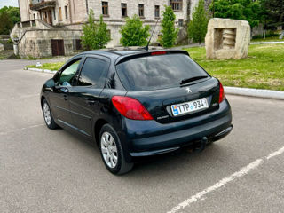 Peugeot 207 foto 2