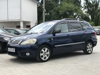 Toyota Avensis Verso foto 5