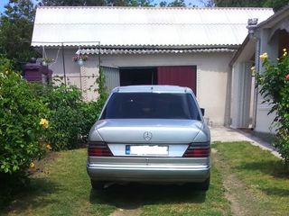 Mercedes Series (W124) foto 2