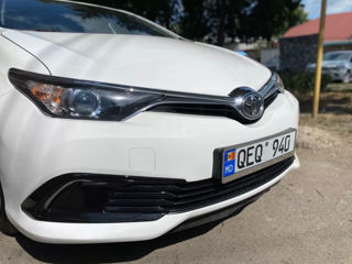 Toyota Auris foto 1