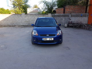 Ford Fiesta foto 4