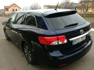 Toyota Avensis foto 2