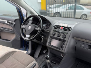 Volkswagen Touran foto 11