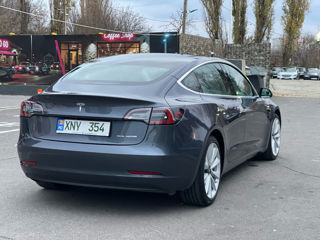 Tesla Model 3 foto 2