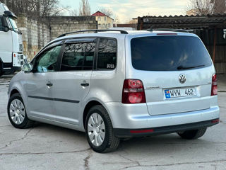 Volkswagen Touran foto 4