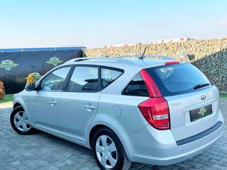 KIA Ceed Sw foto 1