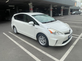 Toyota Prius v foto 3